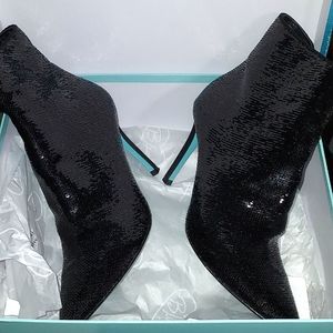 Betsey  Johnson Size 8M